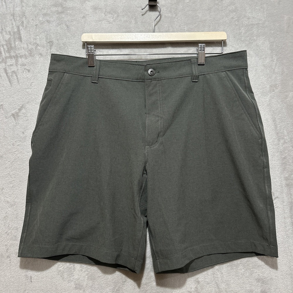 Duluth Trading Co Standard Fit Green Shorts Mens Size 38 Flat Front Slash Pocket